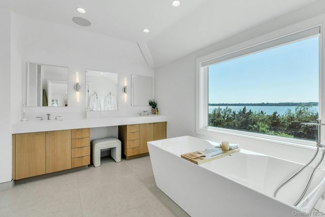 29 Tiana Circle, Hampton Bays, NY 11946