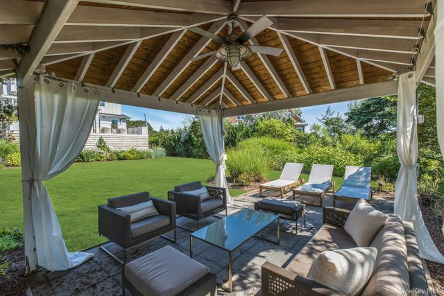 29 Tiana Circle, Hampton Bays, NY 11946
