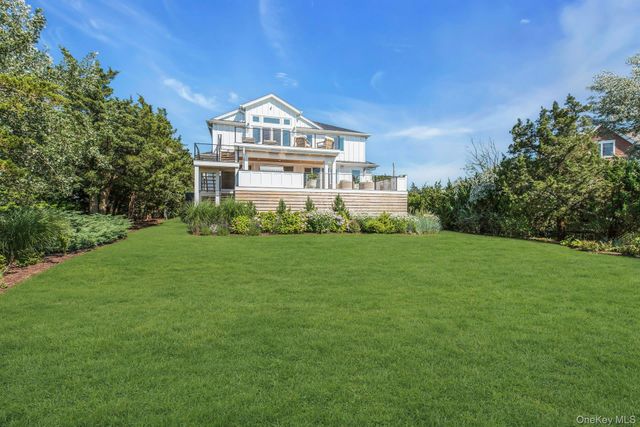 29 Tiana Circle, Hampton Bays, NY 11946