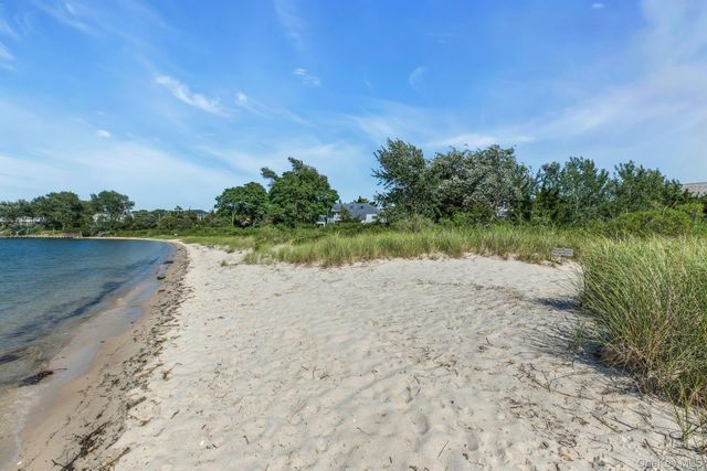 29 Tiana Circle, Hampton Bays, NY 11946