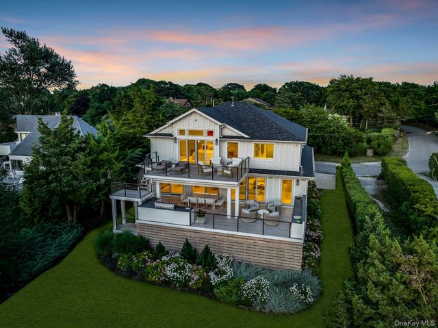 29 Tiana Circle, Hampton Bays, NY 11946