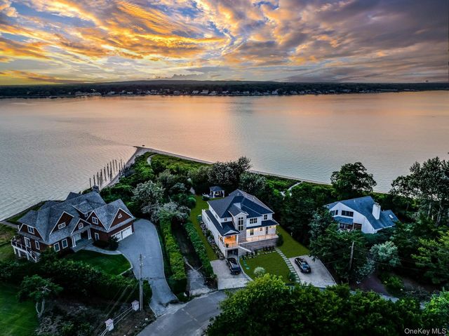 29 Tiana Circle, Hampton Bays, NY 11946