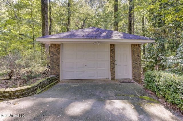 105 Robinhood Road, Vicksburg, MS 39180
