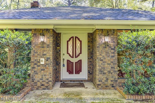 105 Robinhood Road, Vicksburg, MS 39180