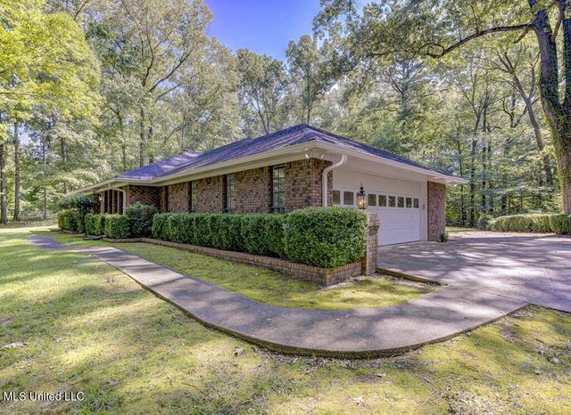 105 Robinhood Road, Vicksburg, MS 39180