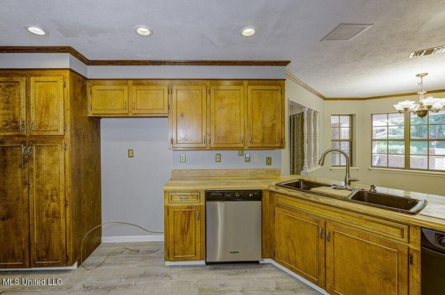 105 Robinhood Road, Vicksburg, MS 39180