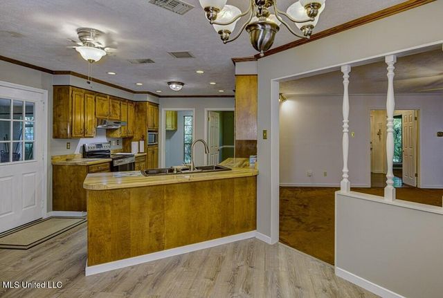 105 Robinhood Road, Vicksburg, MS 39180