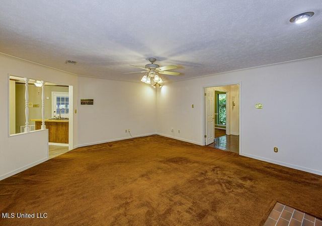 105 Robinhood Road, Vicksburg, MS 39180