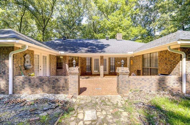 105 Robinhood Road, Vicksburg, MS 39180