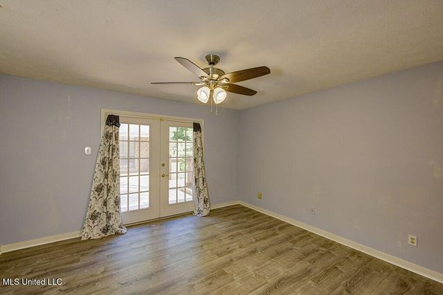 105 Robinhood Road, Vicksburg, MS 39180
