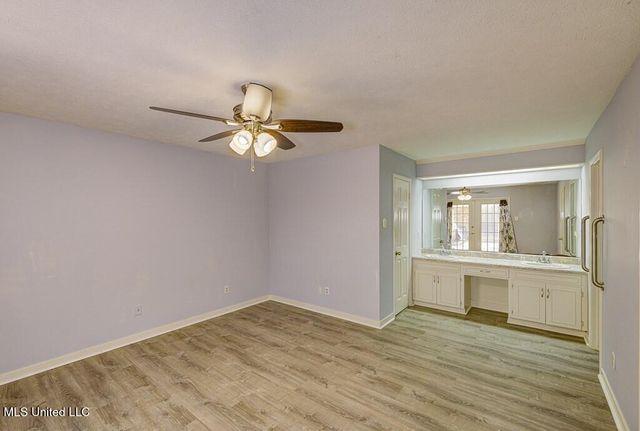 105 Robinhood Road, Vicksburg, MS 39180