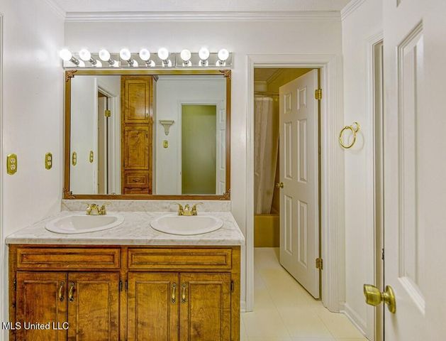105 Robinhood Road, Vicksburg, MS 39180