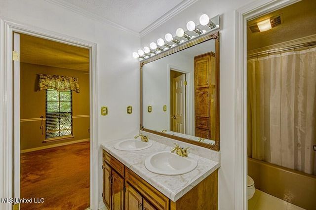 105 Robinhood Road, Vicksburg, MS 39180
