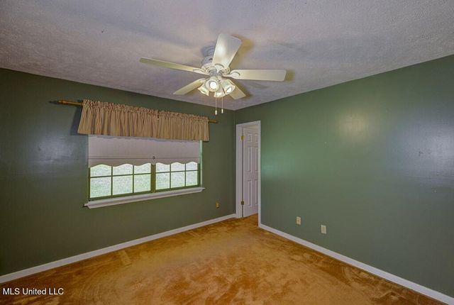 105 Robinhood Road, Vicksburg, MS 39180