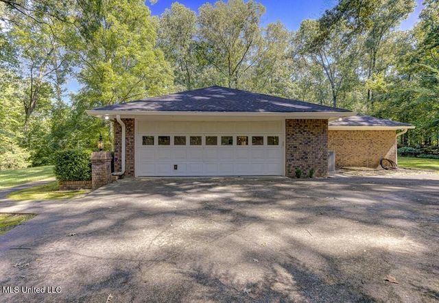 105 Robinhood Road, Vicksburg, MS 39180