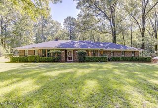 105 Robinhood Road, Vicksburg, MS 39180
