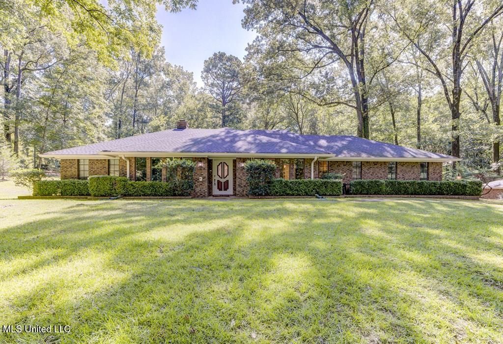 105 Robinhood Road, Vicksburg, MS 39180