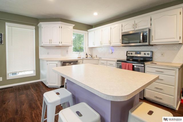 2124 Betsy Avenue, Papillion, NE 68133