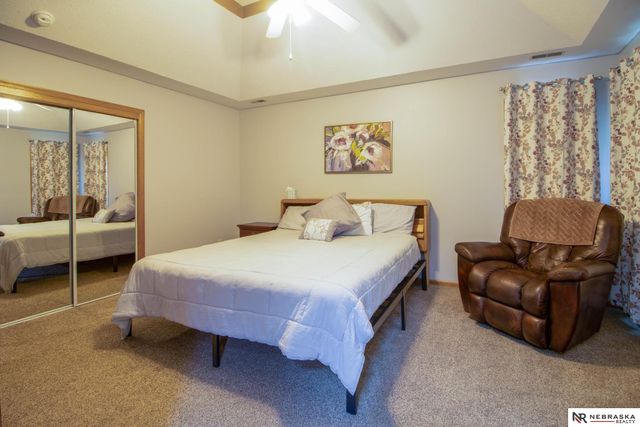 2124 Betsy Avenue, Papillion, NE 68133