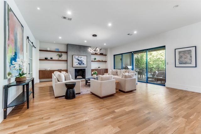 5111 W Amherst Avenue, Dallas, TX 75209