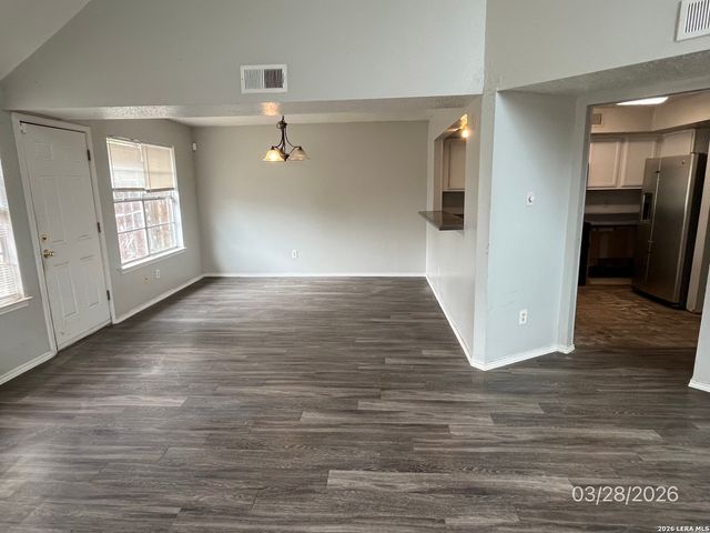 11343 Hatchet Pass Dr, San Antonio, TX 78245