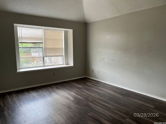 11343 Hatchet Pass Dr, San Antonio, TX 78245