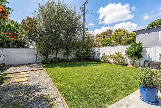 1717 Pacific Ave, Manhattan Beach, CA 90266