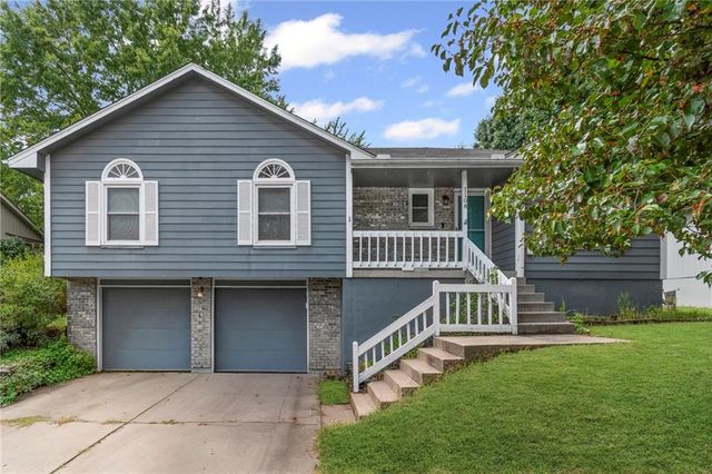 1108 NE Ridgeview Drive, Lee's Summit, MO 64086