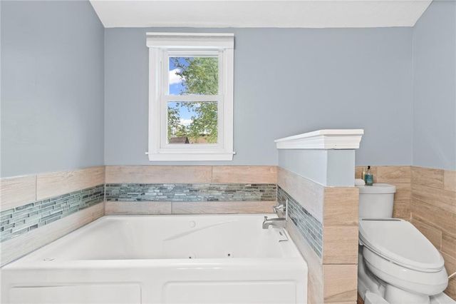 1108 NE Ridgeview Drive, Lee's Summit, MO 64086