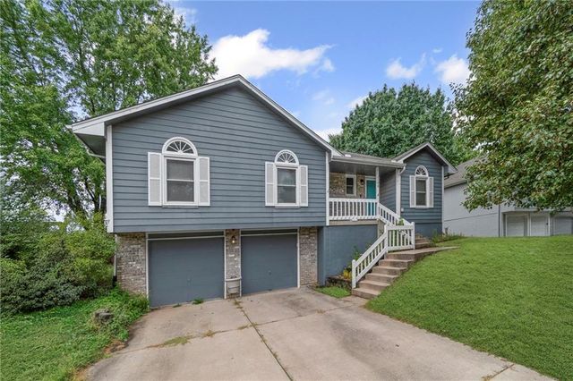 1108 NE Ridgeview Drive, Lee's Summit, MO 64086