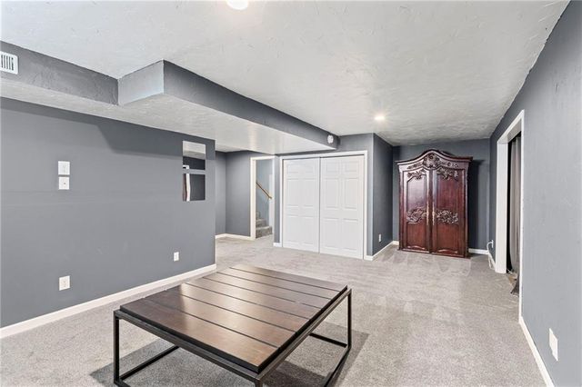 1108 NE Ridgeview Drive, Lee's Summit, MO 64086