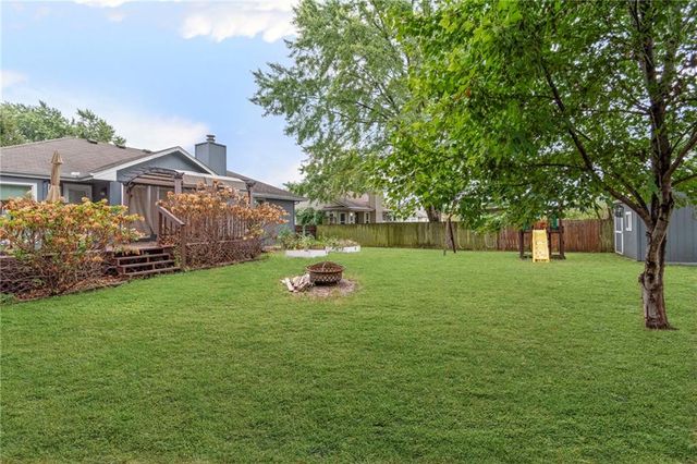 1108 NE Ridgeview Drive, Lee's Summit, MO 64086