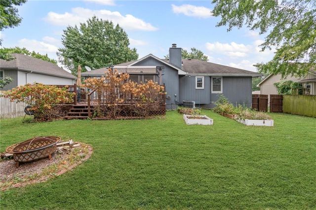 1108 NE Ridgeview Drive, Lee's Summit, MO 64086