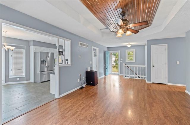 1108 NE Ridgeview Drive, Lee's Summit, MO 64086