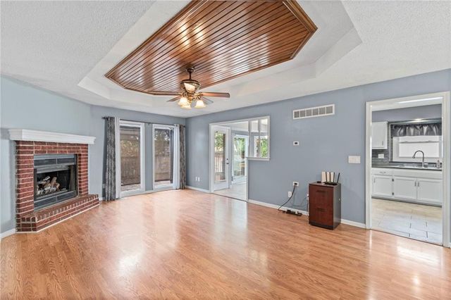 1108 NE Ridgeview Drive, Lee's Summit, MO 64086