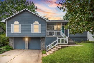 1108 NE Ridgeview Drive, Lee's Summit, MO 64086