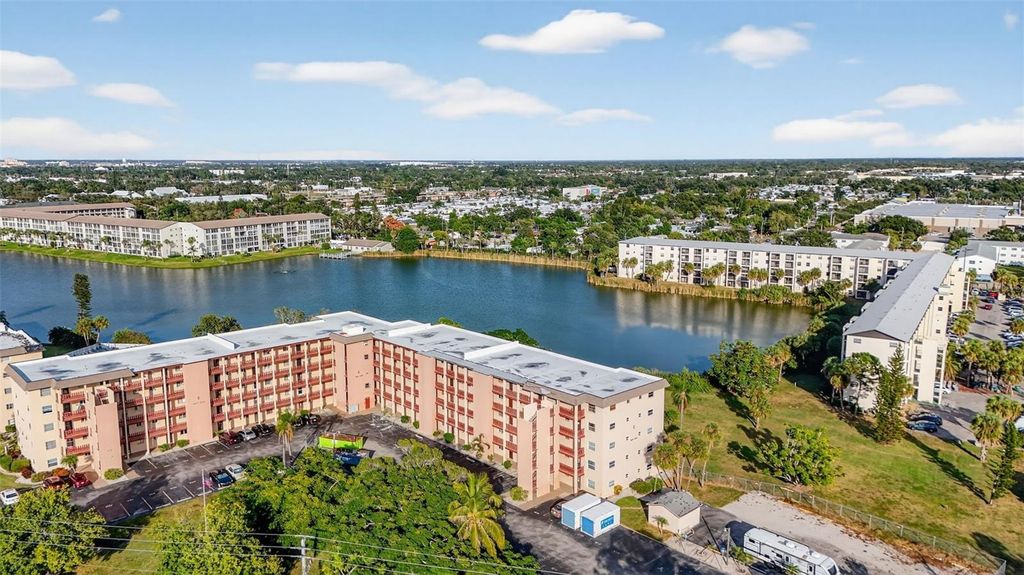 Image 11 of property listing at 4149 LAKE BAYSHORE DRIVE C511, Bradenton, FL 34205