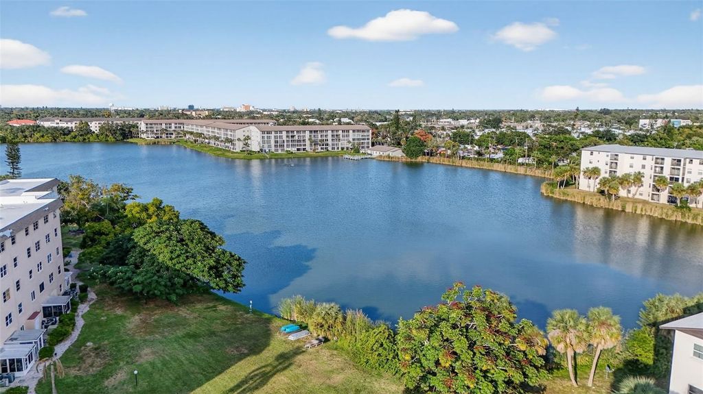 Image 13 of property listing at 4149 LAKE BAYSHORE DRIVE C511, Bradenton, FL 34205