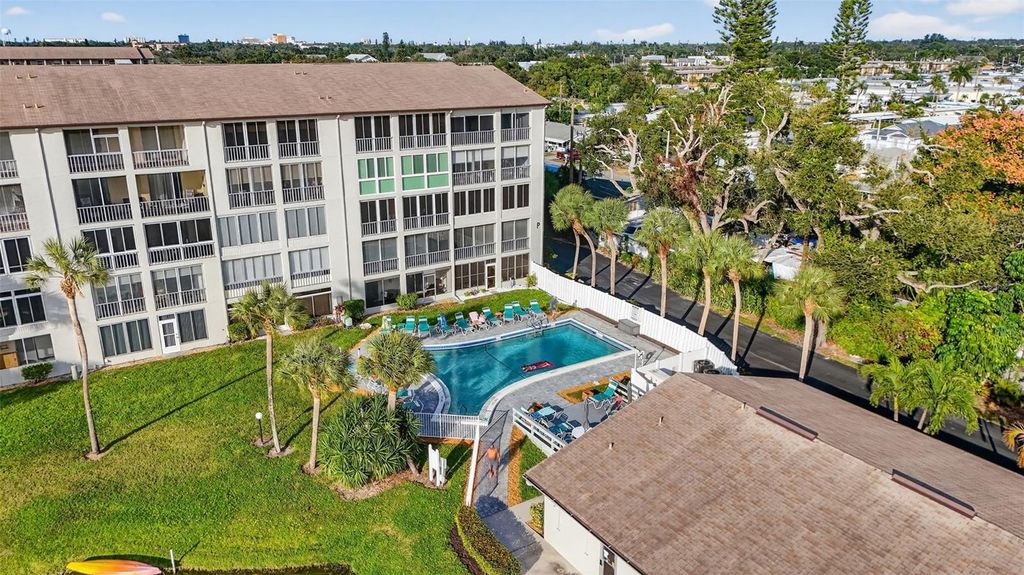 Image 15 of property listing at 4149 LAKE BAYSHORE DRIVE C511, Bradenton, FL 34205