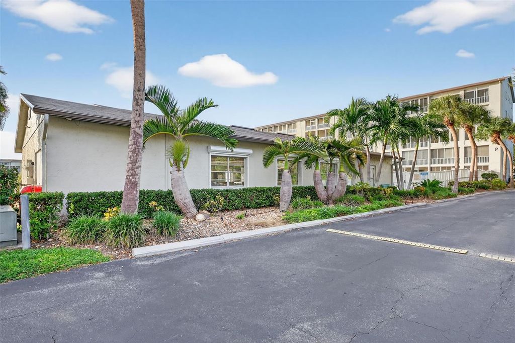 Image 40 of property listing at 4149 LAKE BAYSHORE DRIVE C511, Bradenton, FL 34205