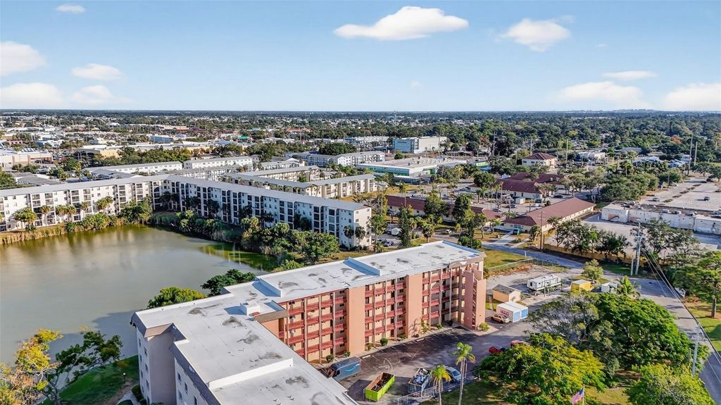 Image 5 of property listing at 4149 LAKE BAYSHORE DRIVE C511, Bradenton, FL 34205