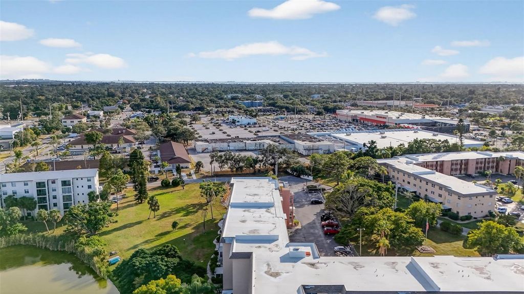 Image 6 of property listing at 4149 LAKE BAYSHORE DRIVE C511, Bradenton, FL 34205