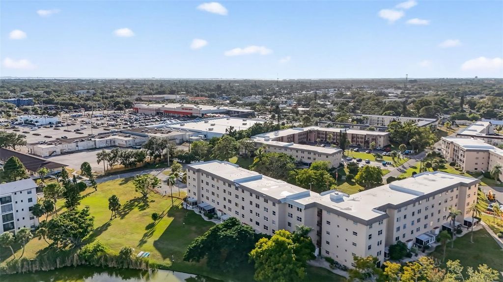 Image 7 of property listing at 4149 LAKE BAYSHORE DRIVE C511, Bradenton, FL 34205