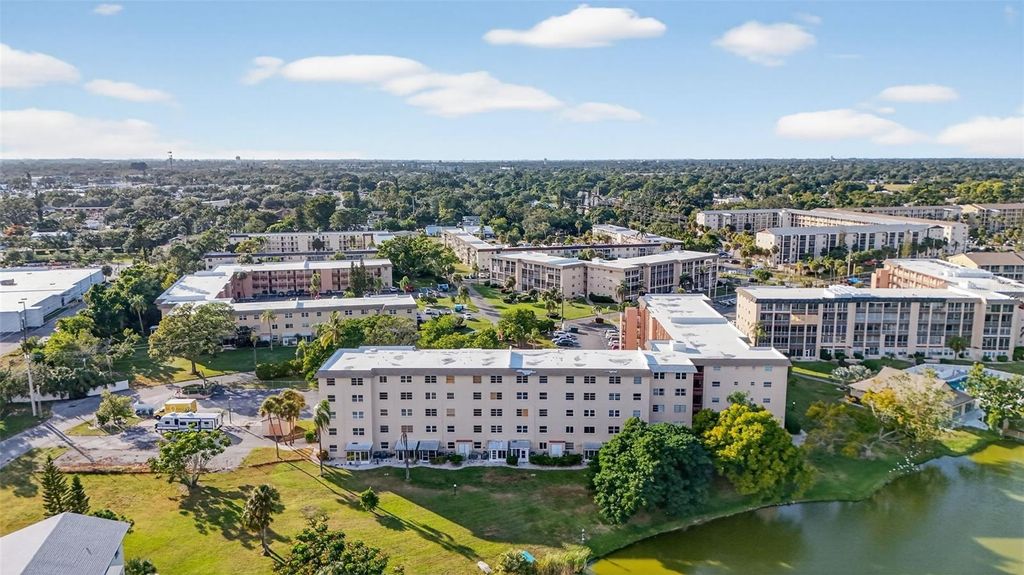 Image 8 of property listing at 4149 LAKE BAYSHORE DRIVE C511, Bradenton, FL 34205