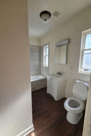 7321 S Saint Lawrence Avenue, Chicago, IL 60619