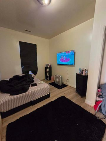 7321 S Saint Lawrence Avenue, Chicago, IL 60619