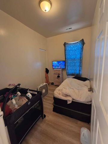 7321 S Saint Lawrence Avenue, Chicago, IL 60619