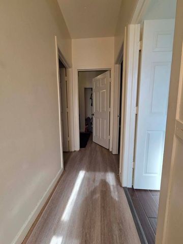 7321 S Saint Lawrence Avenue, Chicago, IL 60619