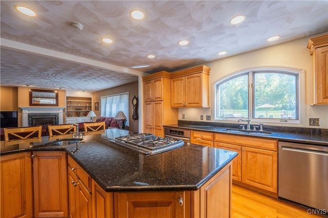 12 Christine Court South, New Hartford, NY 13413