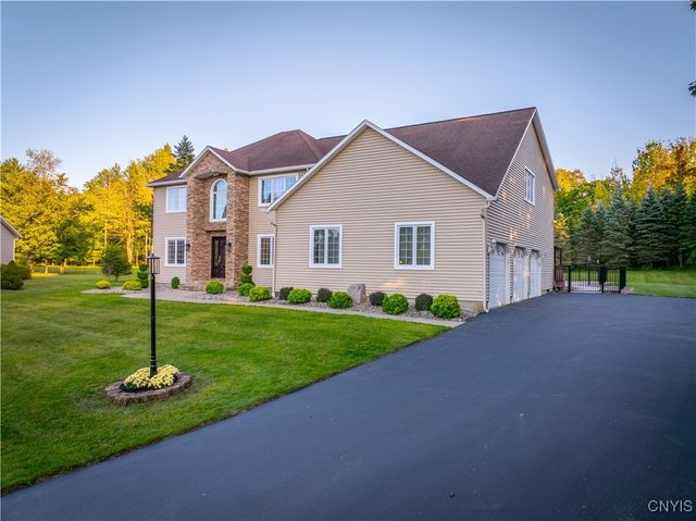 12 Christine Court South, New Hartford, NY 13413